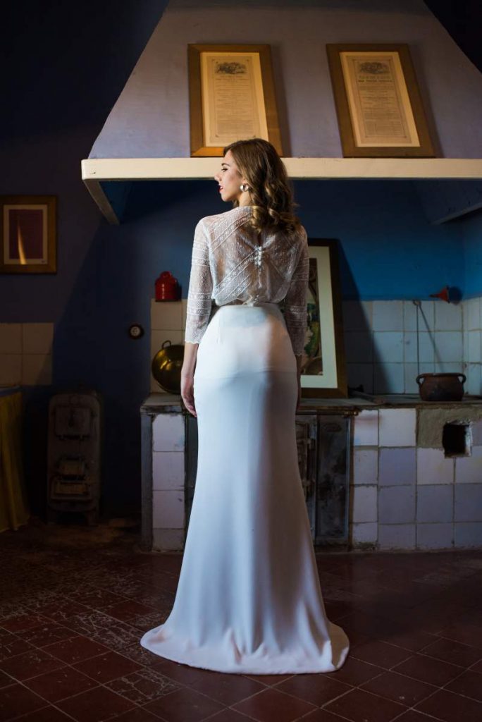 Vestido de novia liso espalda encaje