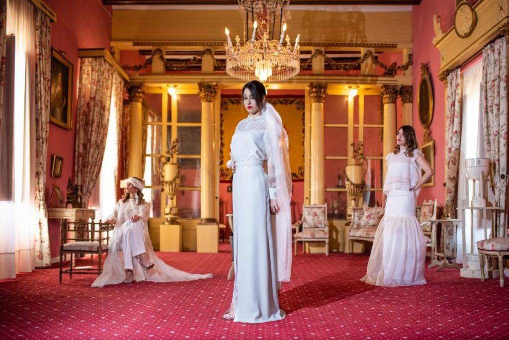 Tres novias con vestidos largos