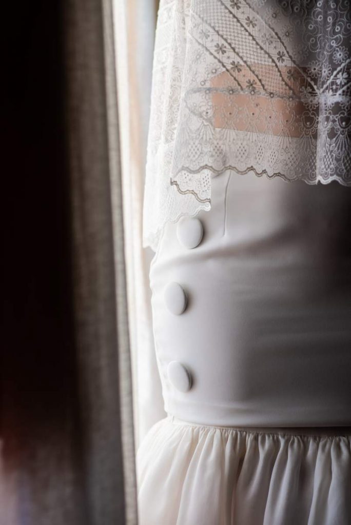 Detalle botones y fruncido vestido de novia
